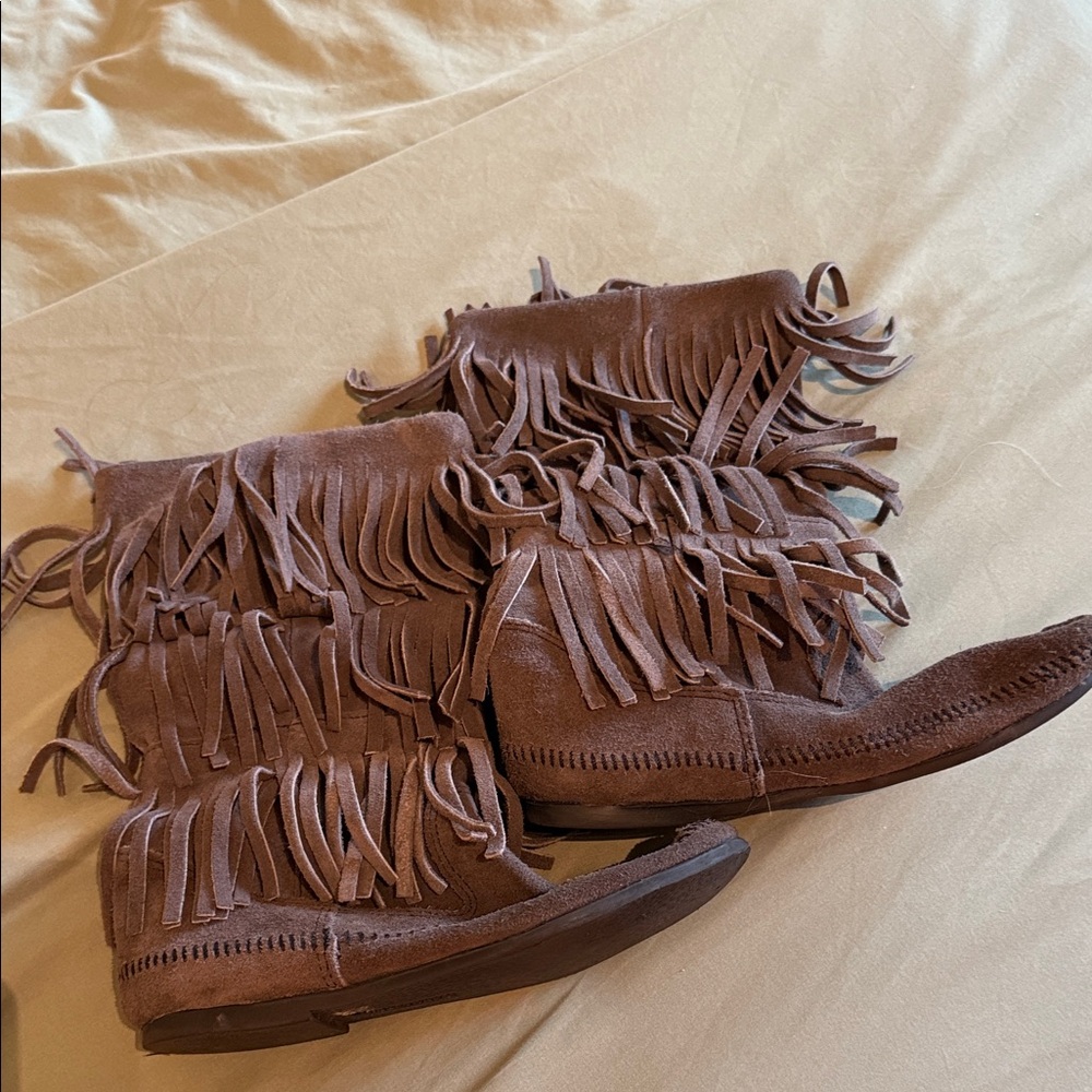Fringed moccasin Boots